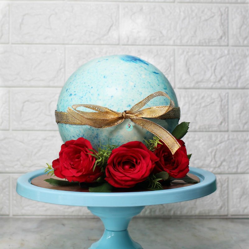 Blue-Globe-Pinata-Cake