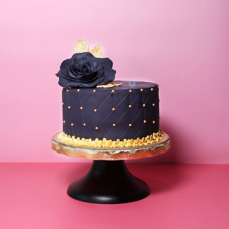 Elegant-Black-Rose-Cake