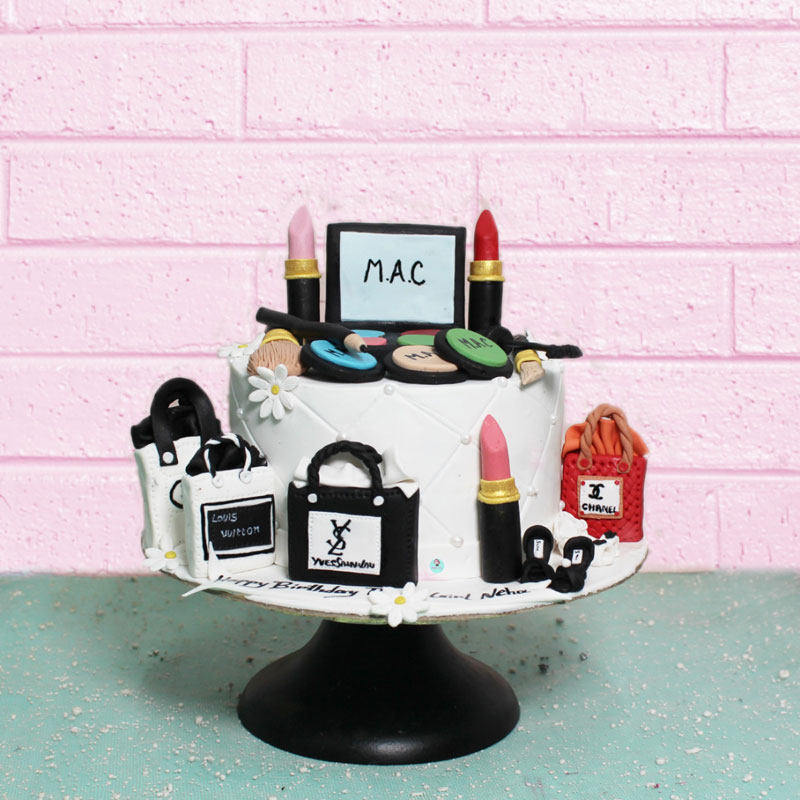 White-Makeup-Theme-Cake