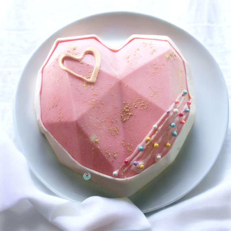 Pink-Heart-Pinata-Cake